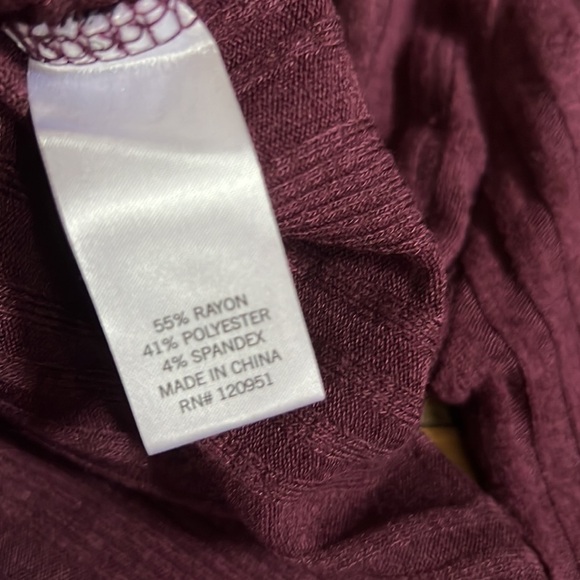 MUDD Women's Ribbed LongSleeve Cranberry Top - Picture 6 of 7